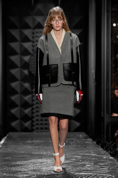 Look 30